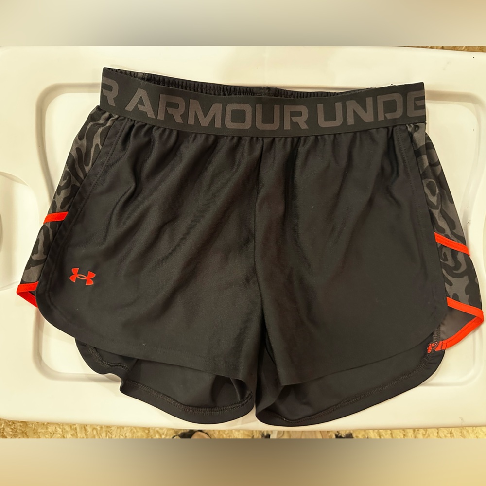 Women’s Under Armour Play Up Shorts Size Small Black/Orange